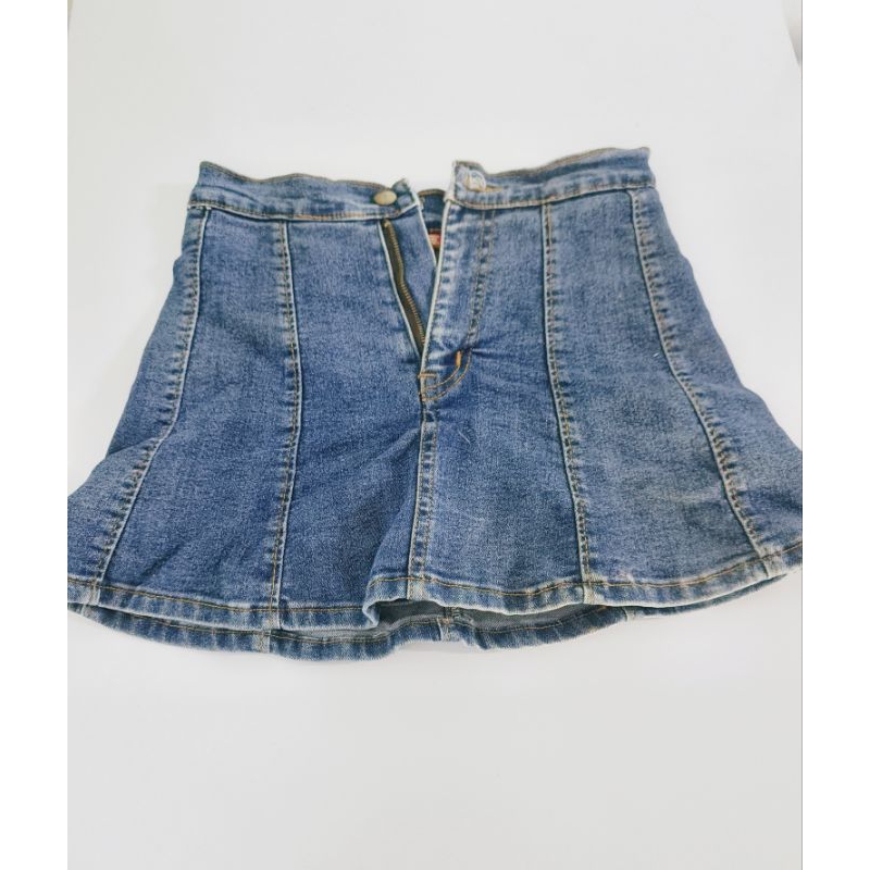 กระโปรงยีนส์ xs s มือสอง