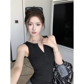 Vogue🌟พร้อมส่ง🌟 เสื้อกล้าม แขนกุด ดีเทล ซิปรูดด้ายหน้าสีพื้น ยืดพอดี (FY2653)