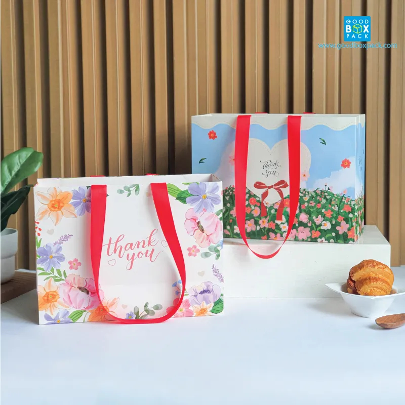 Goodboxpack (แพ็คละ 10 ใบ) ถุงกระดาษพรีเมี่ยม ลาย flower ขนาด 31 x 12 x 23 ซม.