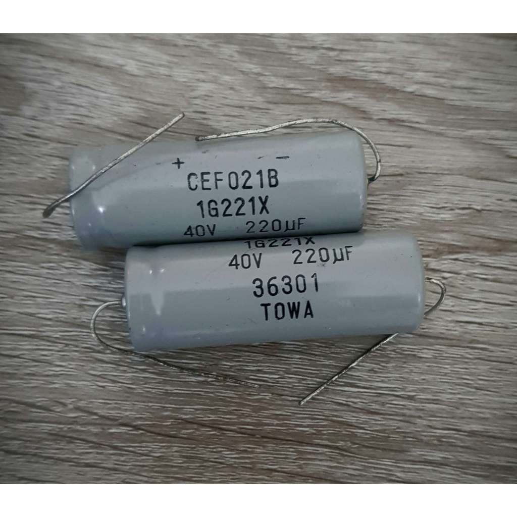 Capacitor TOWA คาปาซิเตอร์หางหนู งานญี่ปุ่น  ค่า 220 uf/ 40 V. ขนาด 6 x 2 cm