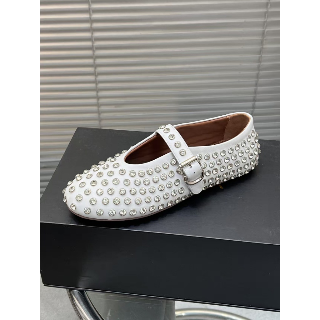 🌸 ALAIA  2025 หนังวัว rhinestone แฟชั่นบุคลิกภาพร้อยนางฟ้าหรูหรารองเท้าแมรี่เจนสำหรับผู้หญิง