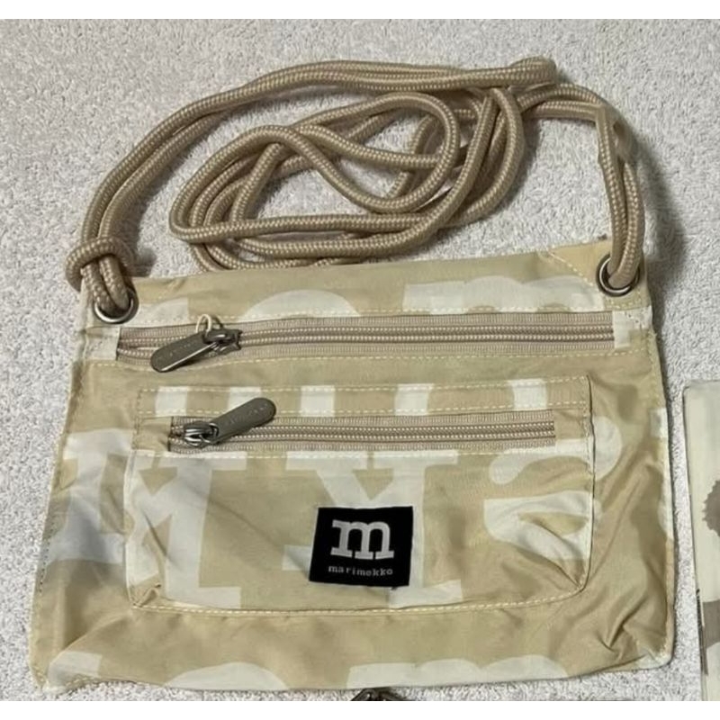 กระเป๋าสะพาย Marimekko รุ่น Smart Travel Bag