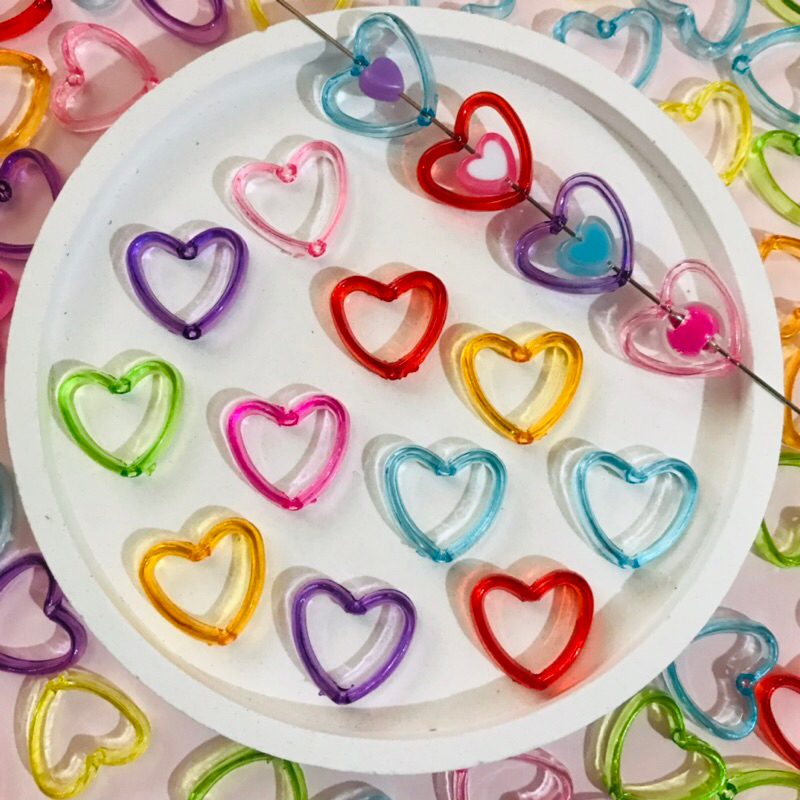 🍡กรอบพลาสติกสองรู รูปหัวใจหลากสี | คละสี 15 ชิ้น | สำหรับทำเครื่องประดับ DIY