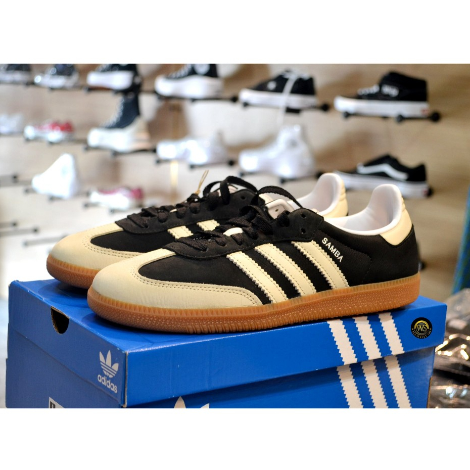 รองเท้าผ้าใบWomen • Originals SAMBA OG W IE5836 Core Black / Wonder White / Silver Metallic ป้ายสคบ.