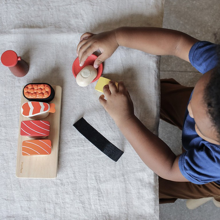 PlanToys ของเล่นไม้ 3627 Sushi Set ชุดซูชิ เสริมพัฒนาการ สำหรับเด็กอายุ 2 ปี ขึ้นไป — صورة 7