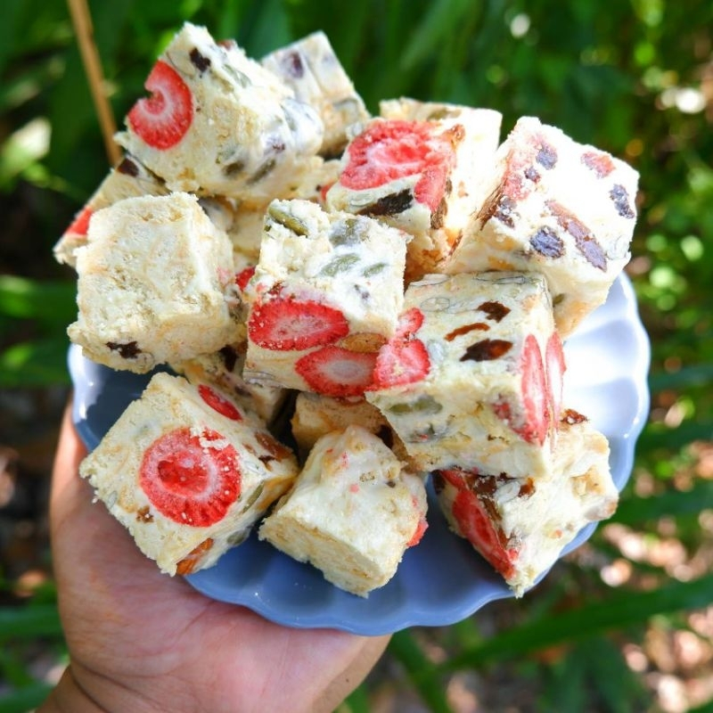 Snowflake Crisp นูกัตคุกกี้ Nougat cookies สโนว์แฟลก 150กรัม