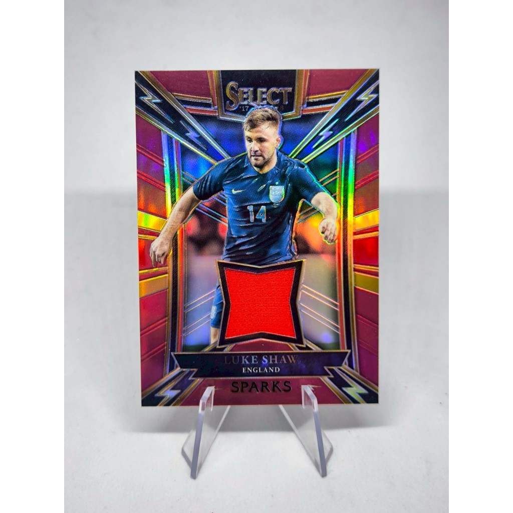 การ์ดชิ้นส่วนเสื้อ Panini Select Luke Shaw 198/199 Red Sparks Player Worn Jersey Patch 2017-18