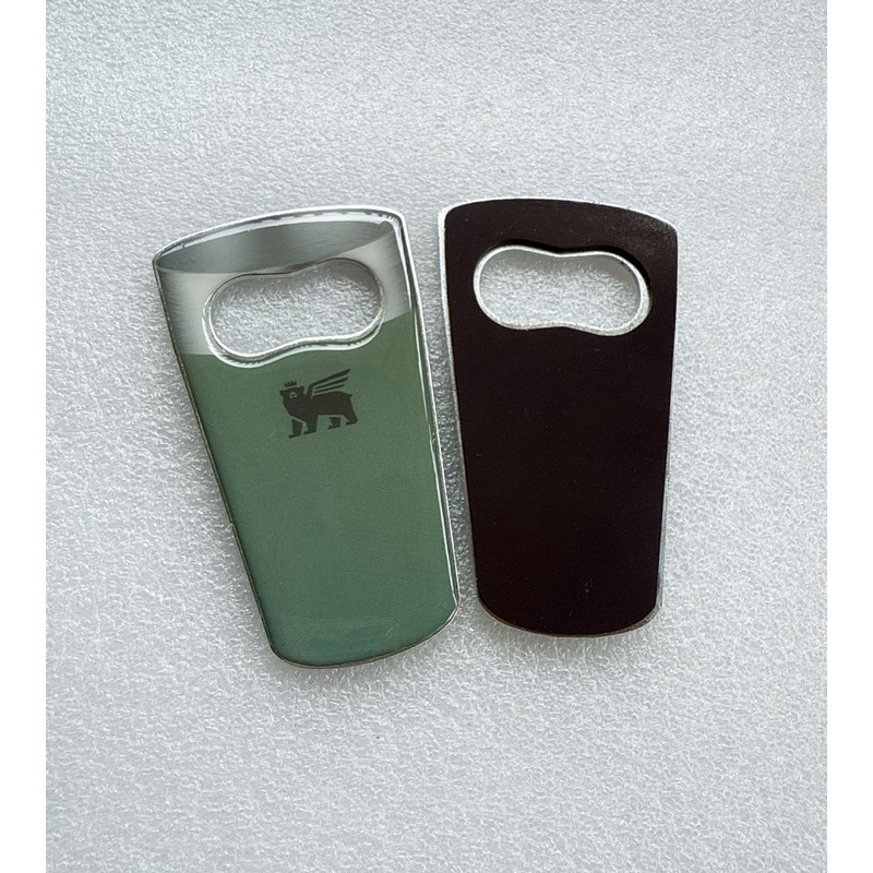 ที่เปิดขวด stanley ของแท้100% เป็นแม็กเน็ตติดตู้เย็นได้ค่ะ สวยใหม่ อันละ 290 บาท