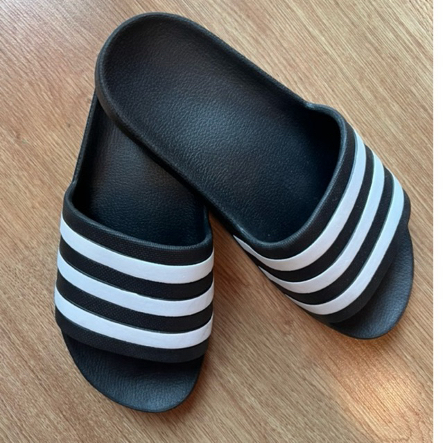 ของแท้ล้าน%ซื้อผิดไซส์ ไม่เคยเดินออกข้างนอก รองเท้าแตะ  Adidas aqua Uk6 eu39 24.5cm