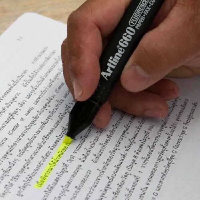 Artline ปากกาไฮไลท์ ชุด 4ด้าม , ชุด 7ด้าม (สีเหลือง, ส้ม, ชมพู,  เขียว, ฟ้า, แดง, ม่วง) เน้นข้อความ หัวแข็งแรง