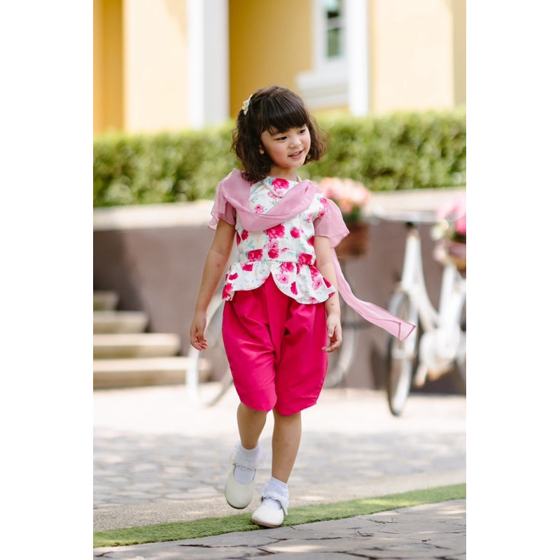 FAMNISTA ชุดไทยเด็กผู้หญิง/ ชุดสวยตรงปก ผ้านุ่มลื่น ใส่สบาย ลายกุหลาบเวียงพิงค์ ชุดไทยไปโรงเรียน ชุดไทยทำบุญ ราคา ถูกที่สุด ดีลบีเคเค แกลเลอรีภาพที่ 5