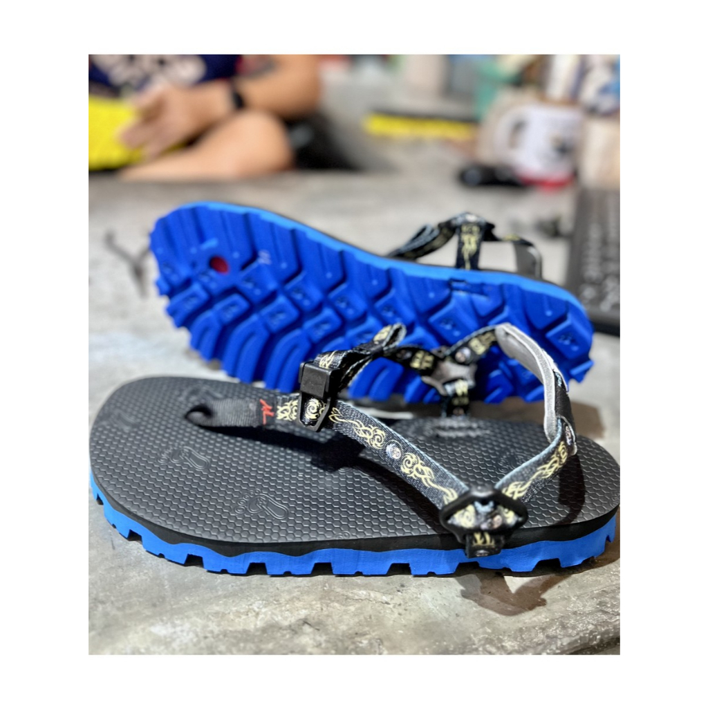 รองเท้าแตะวิ่ง แตะพี่หมอ ไฮบริดโปรทูโทน (ดำน้ำเงิน) รุ่นพลังผัก