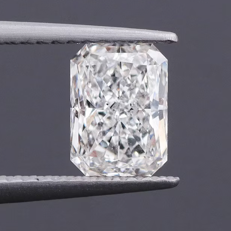 เพชรแล็บ Radiant 2.02 ct E VVS2 Lab Grown Diamond รูปแฟนซี - IGI Certified