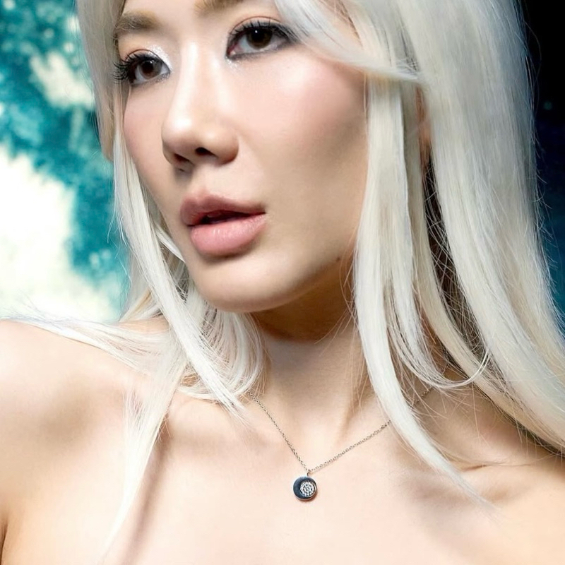 พร้อมส่ง New BWB x Valichain My Moon Era Spining Necklace สร้อยคอพร้อมจี้ลาย พระจันทร์* (หมุนได้ 2 ด