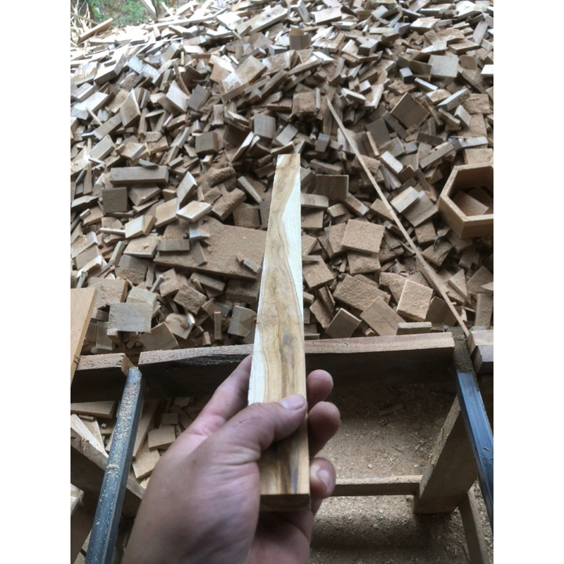 ไม้สักขนาด60*3.5*1.3cm ขัดเรียบร้อย4ด้าน   1 มัดมี20แผ่นไม้สักทองจังหวัดแพร่