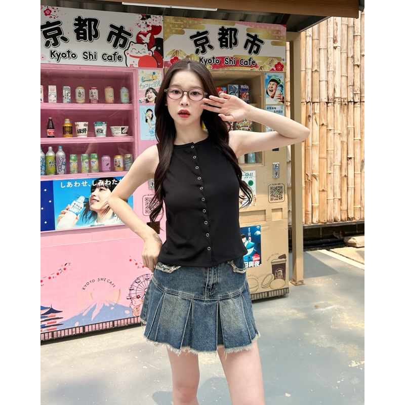 Kantisa Top เสื้อผู้หญิง ทรงมินิมอล เรียบหรู ใส่ไปคาเฟ่/ทำงาน | Liz Room