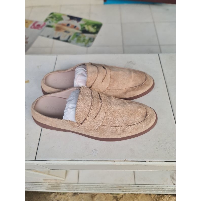 Nuovo Slipon เปิดส้นมือสองของแท้