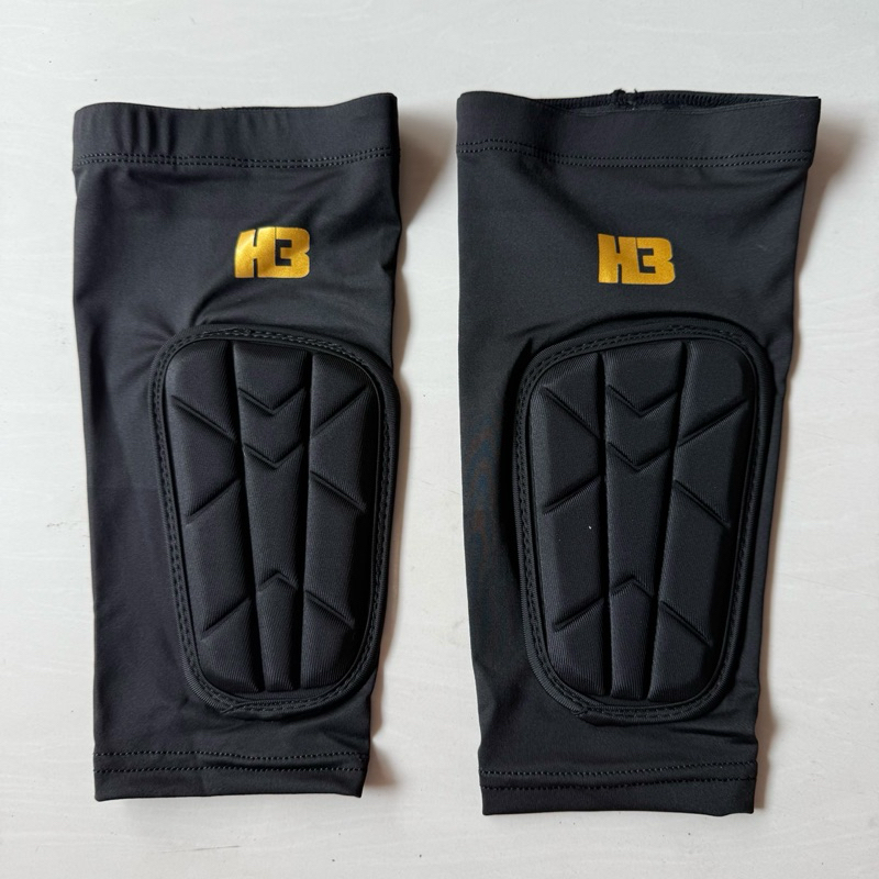 สนับแข้ง H3 รุ่น COM+GUARD รหัส SG-CG วัสดุพรีเมี่ยม สวมใส่สบาย ป้องกันการกระแทกได้ดี