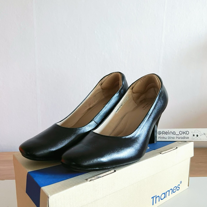 [มือสอง] รองเท้าส้นสูง Thames สีดำ ไซส์ 40 รหัส TH10941