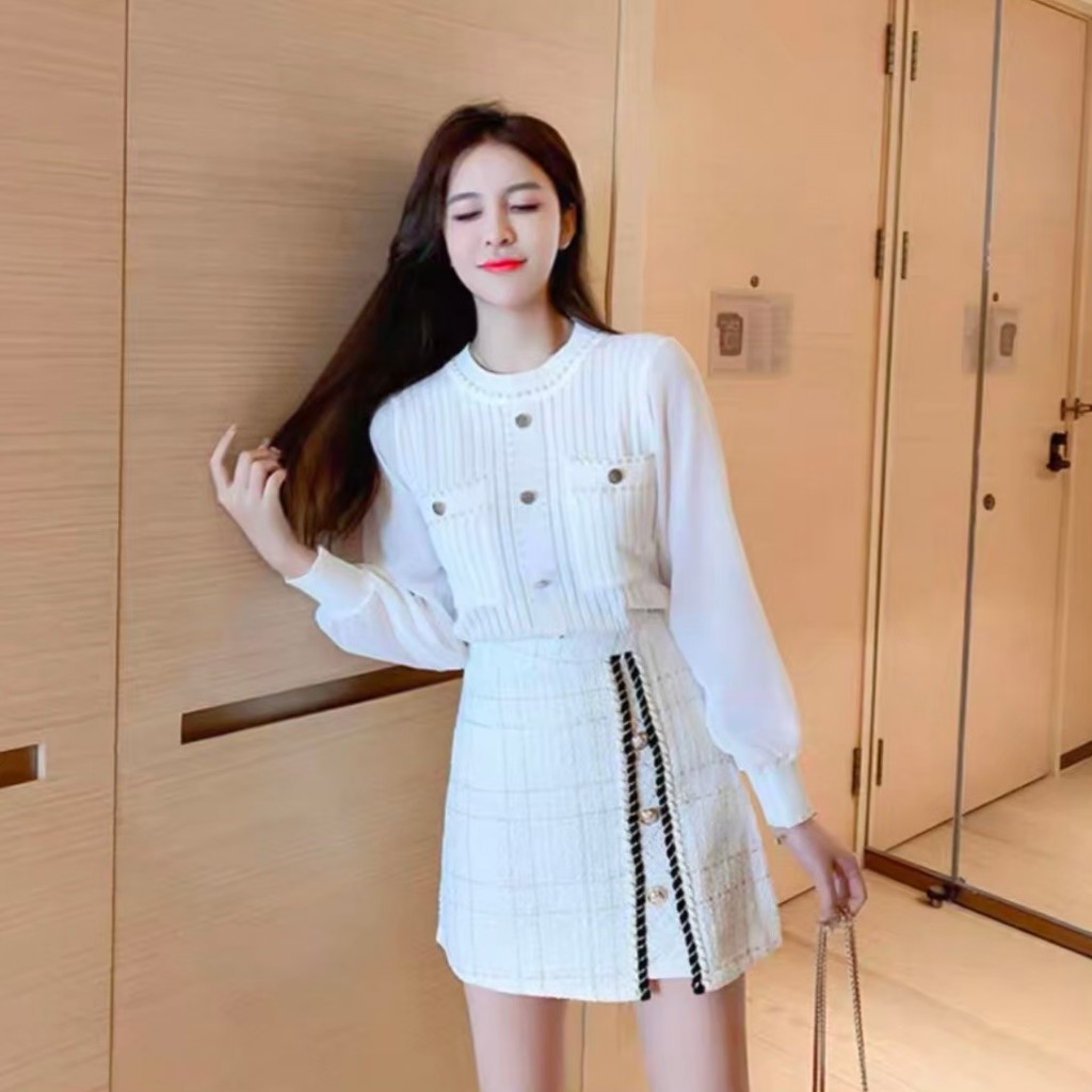 (A75,A76-A80) ชุดเซ็ตเสื้อไหมพรมแขนซีทรูสีขาว แต่งกระดุมหน้า กระเป๋าคู่ กระโปรงทวิตสีขาว ลายตารางแต่งกระดุมหน้า สไตล์พี่