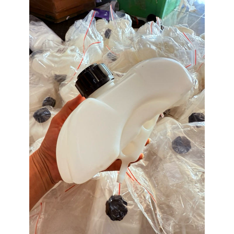 ถังน้ำมัน RBC411 ราคาส่ง พร้อมส่ง ถังน้ำมัน RBC411 ถังเชื้อเพลิง ถังน้ำมัน411 เครื่องตัดหญ้า 2จังหวะ