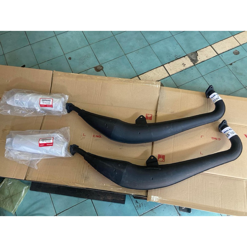 ท่อไอเสีย HONDA LS125 ตัวเก่า 2T (แท้ศูนย์ฮอนด้า) 18310-KBA-930,18330-KBA-930