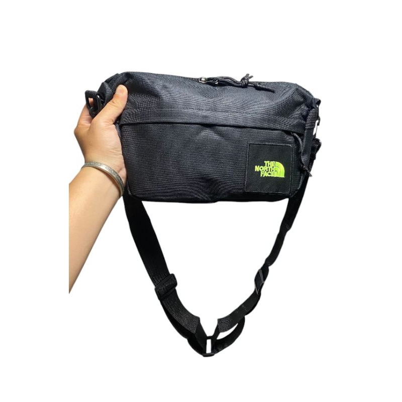 กระเป๋าสะพายข้างสไตล์แคมป์ปิ้ง TnF unisex