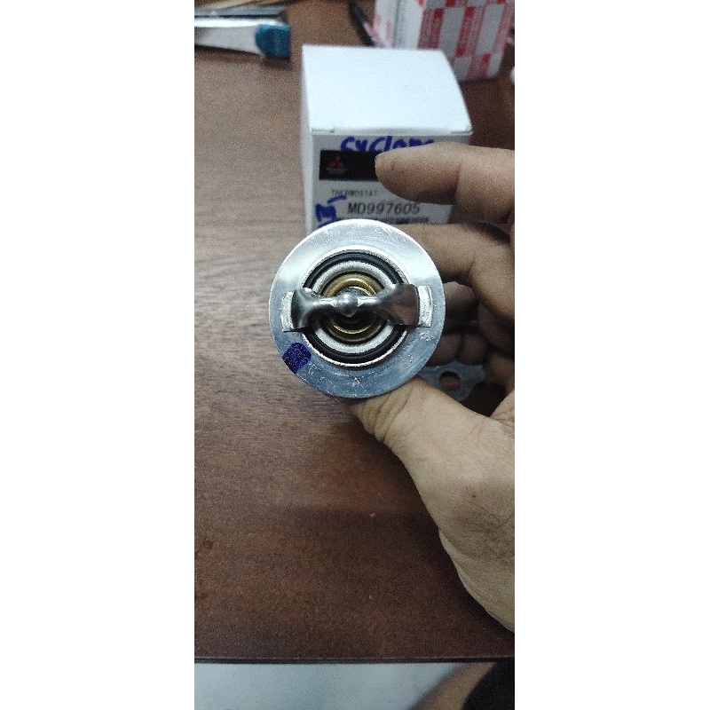 วาวล์น้ำ Mitsubishi L200 Cyclone/Strada 2.5 (เครื่อง 4D56) เปิด 76.5 องศา แท้ห้าง