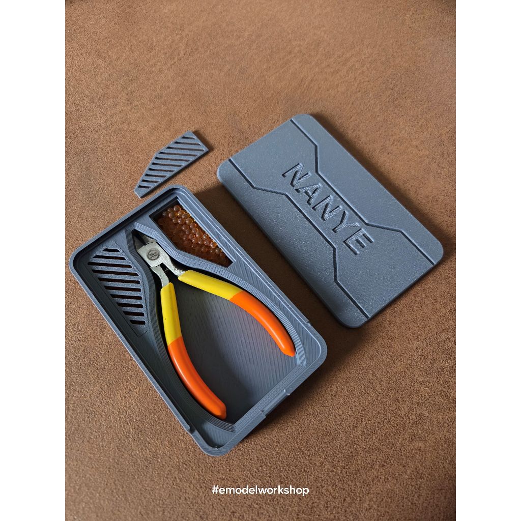 Model Nipper Dry Box – กล่องเก็บคีมตัดโมเดลกันความชื้น