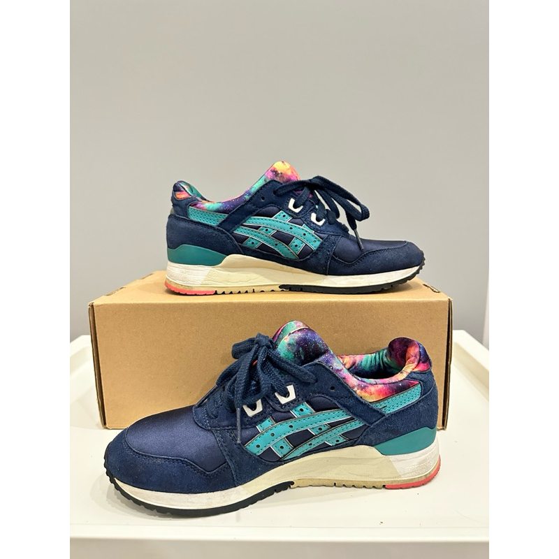 รองเท้าผ้าใบ Asics (มือสอง)