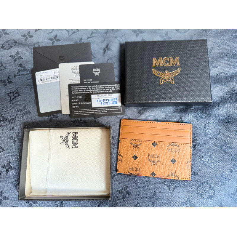 card holder MCM พร้อมส่ง ของใหม่จากking power ตำหนิ1จุดด้านในจากshop