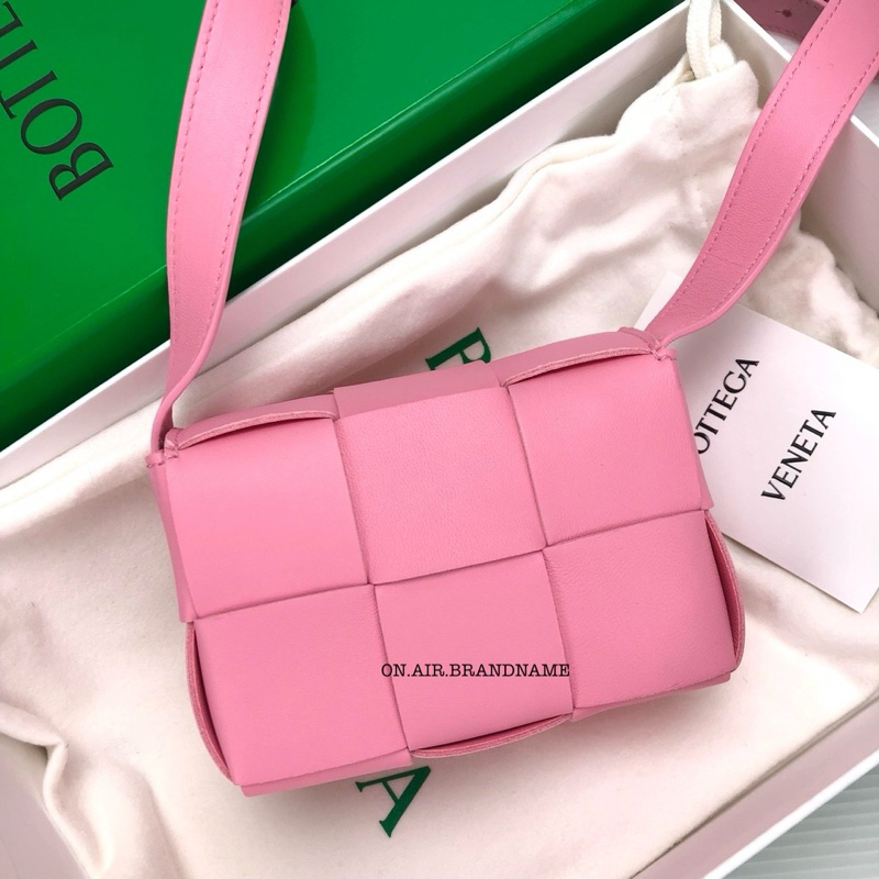 New bottega mini cassette สีชมพูน่ารัก ราคาดีงาม