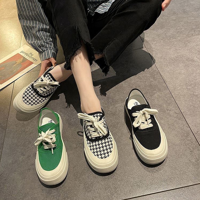 Kicks พร้อมส่ง รองเท้าผ้าใบแฟชั่น มีให้เลือก4สีกันไปเลยผลิตจากวัสดุอย่างดีมีกันลื่นให้แน่นๆ ทรงสวยทันสมัยสุดๆไม่มีเอาท์