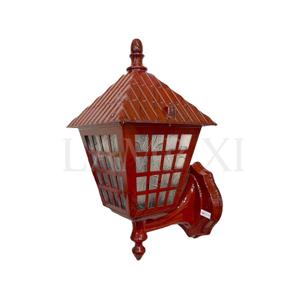 โคมไฟติดผนังตัวบ้าน สีดำ/ลายไม้