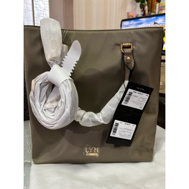 กระเป๋า Charles&Keith
