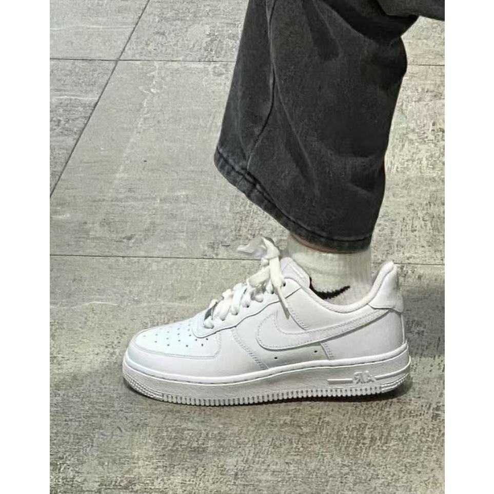 （ของแท้ 100%）  N IKE AIR Force 1 Low'07 รองเท้าผ้าใบสำหรับผู้ชายและผู้หญิงหลายสีให้เลือก