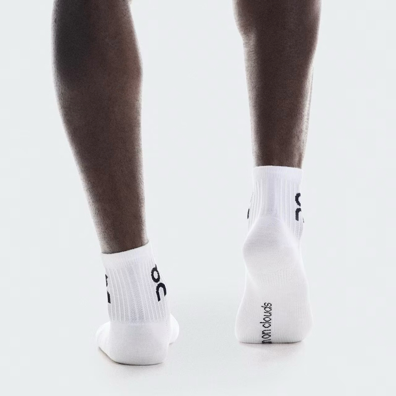ถุงเท้า On รุ่น Logo Sock Mid 3p (3คู่สีเดียวกัน/แพค)  | ของแท้ 100% จากชอปญี่ปุ่น   |  ใช้โค้ดส่วนลดสูงสุด 1,000฿ ราคา ถูกที่สุด ดีลบีเคเค แกลเลอรีภาพที่ 4