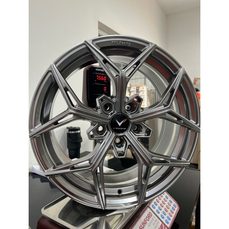 ล้อแม็กซ์ V racing ลาย VFX -01 ขอบ 17 และ 18 5/113 ใส่ได้ ทั้ง 112 / 114 สวย สวยสปอร์ต ทนทาน มี ดำ และ สี hyper