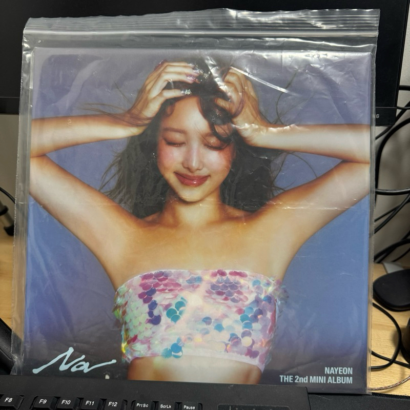 พร้อมส่ง อัลบั้ม แผ่นเสียง NAYEON - NA Album เวอร์ Vinyl Edition  Exclusive ของใหม่ มือ 1  Kpop TWIC