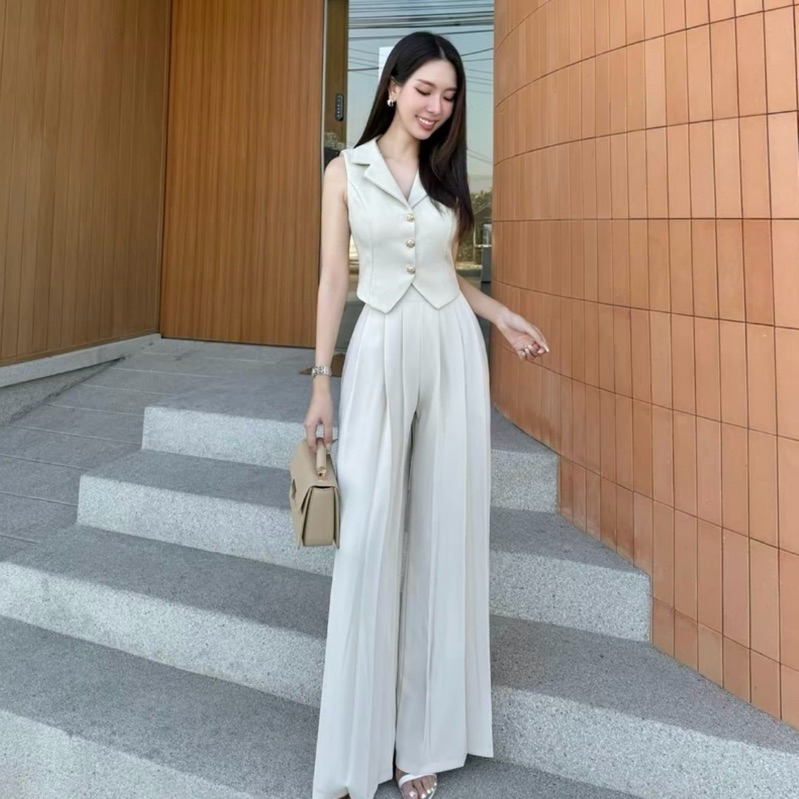 Used once Laila set from Vellis Closet