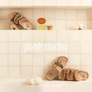 [Pre-Order] Plush Studios Chelsea Sandals รองเท้าแตะรุ่น Chelsea รองเท้าแตะแบบสายคาดหน้าเท้า