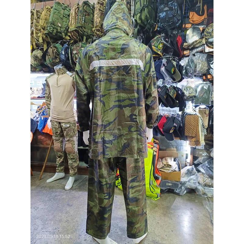 ชุดกันฝนเสื้อกางเกง มีฮูด ซิปและกระดุม เนื้อผ้า PVC thumbnail 4