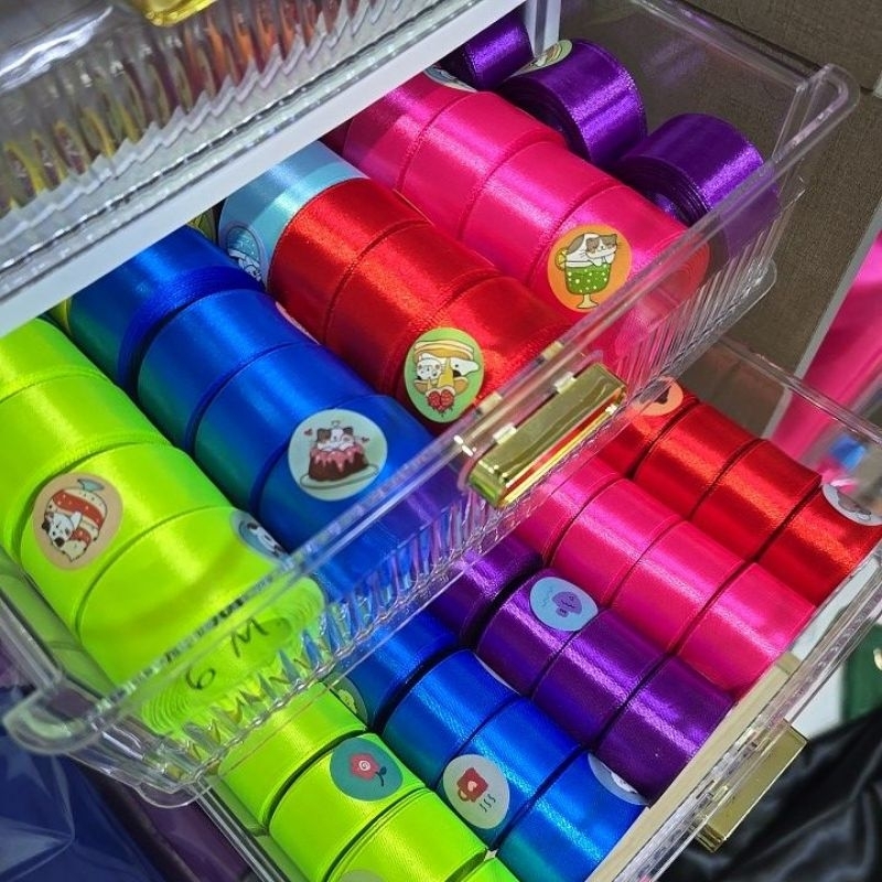(ยาว 5 เมตร ) ริบบิ้นผูกเสาธง ผูกท้ายรถบรรทุก (กว้าง 1 นิ้ว) สีสันสดใส ผ้าซาตินด้านเดียว