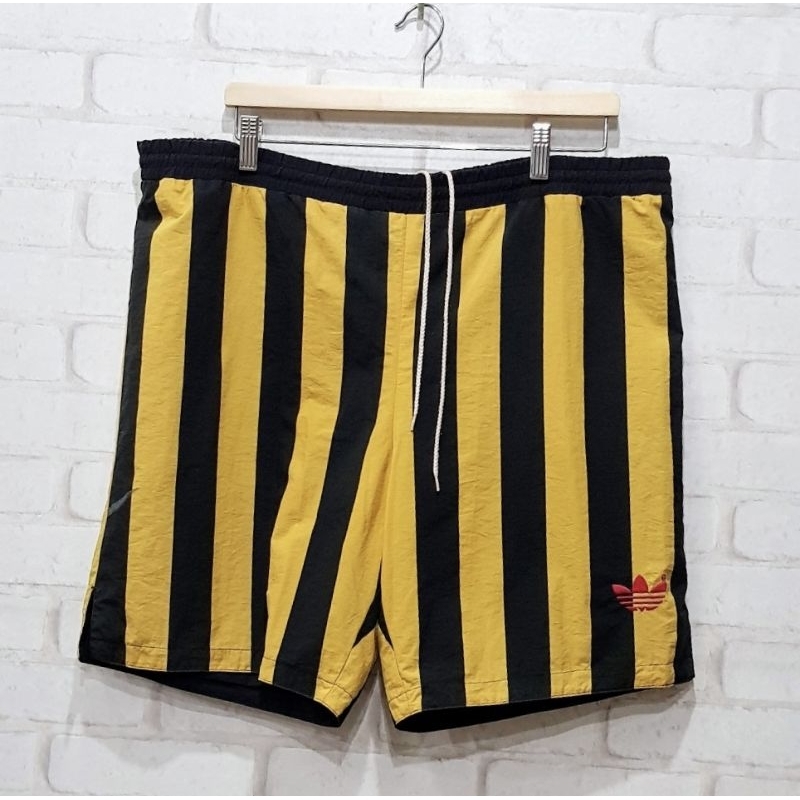 (Q40) กางเกงกีฬา ADIDAS วินเทจ แท้มือสอง เอว 38-42 " สะโพก 44" ยาว 19" มีเชือกผูกเอว