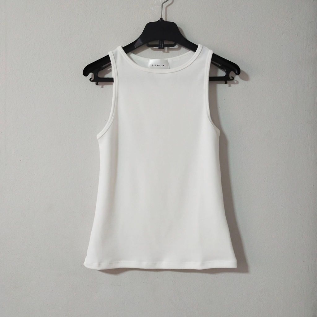 เสื้อแขนกุด จากร้าน Liz Room