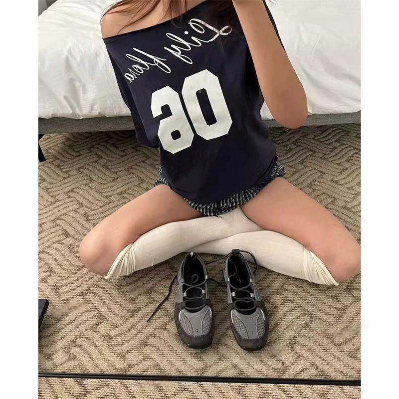 เสื้อปาดไหล่ แขนสั้นเสือใส่สบาย โอเวอร์ไซส์ sexylady เสื้อโชว์ไหล่สไตล์วินเทจ เสื้อยืดสวยๆผู้หญิงดูร้อนใหม่ สกรีนลาย XXL