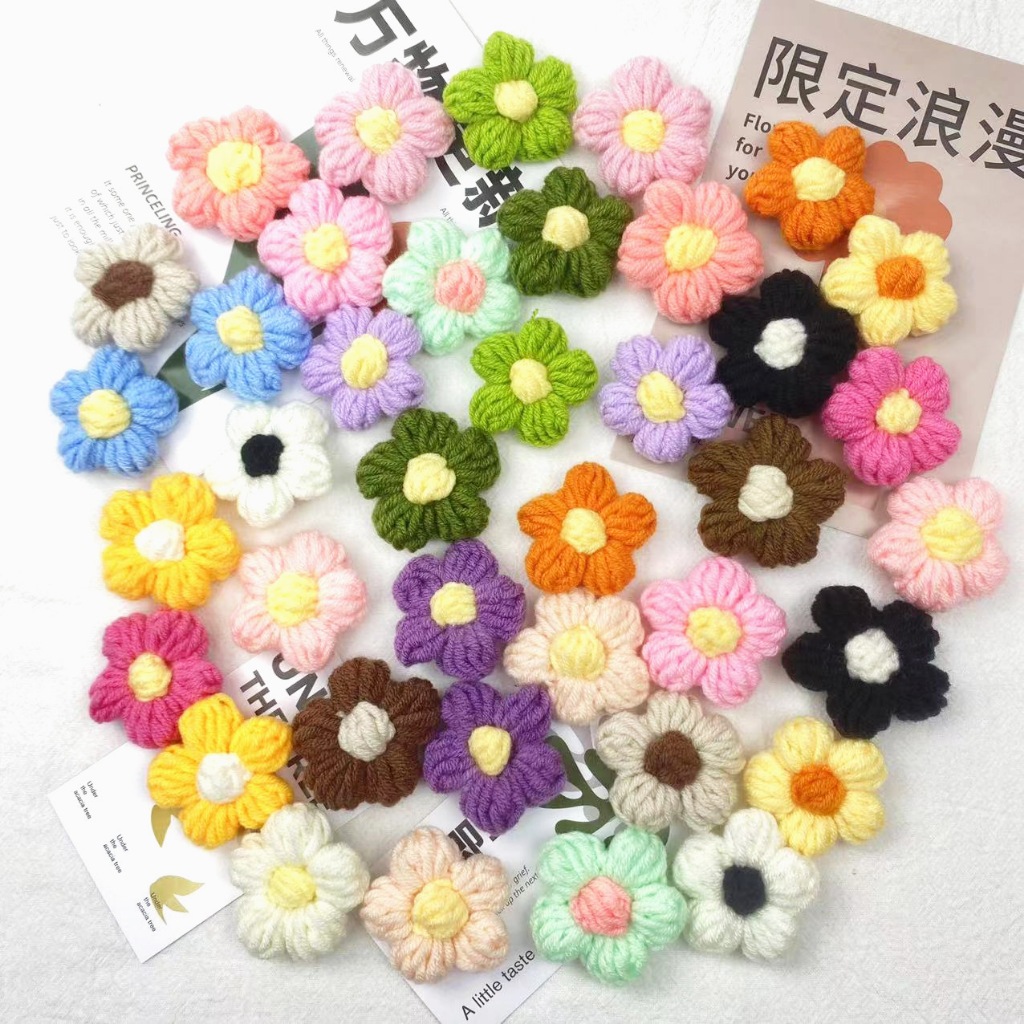 เข็มกลัดดอกไม้ถักสีสันสดใส ใช้สำหรับตกแต่งเสื้อผ้ากางเกงหมวกกระเป๋าเป้สะพายหลัง ฯลฯ