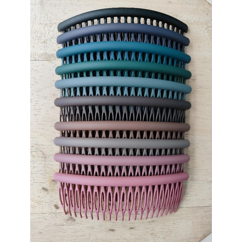 HB05-CM021 หวีสับผม รุ่นมาตรฐาน ด้ามกลม สีเอิร์ธโทนเนื้อแมท ขนาด 12cm.ฟันยาว 4.5cm.เก็บผมได้ดี ใช้เสียบผมสะดวกใช้งานง่าย