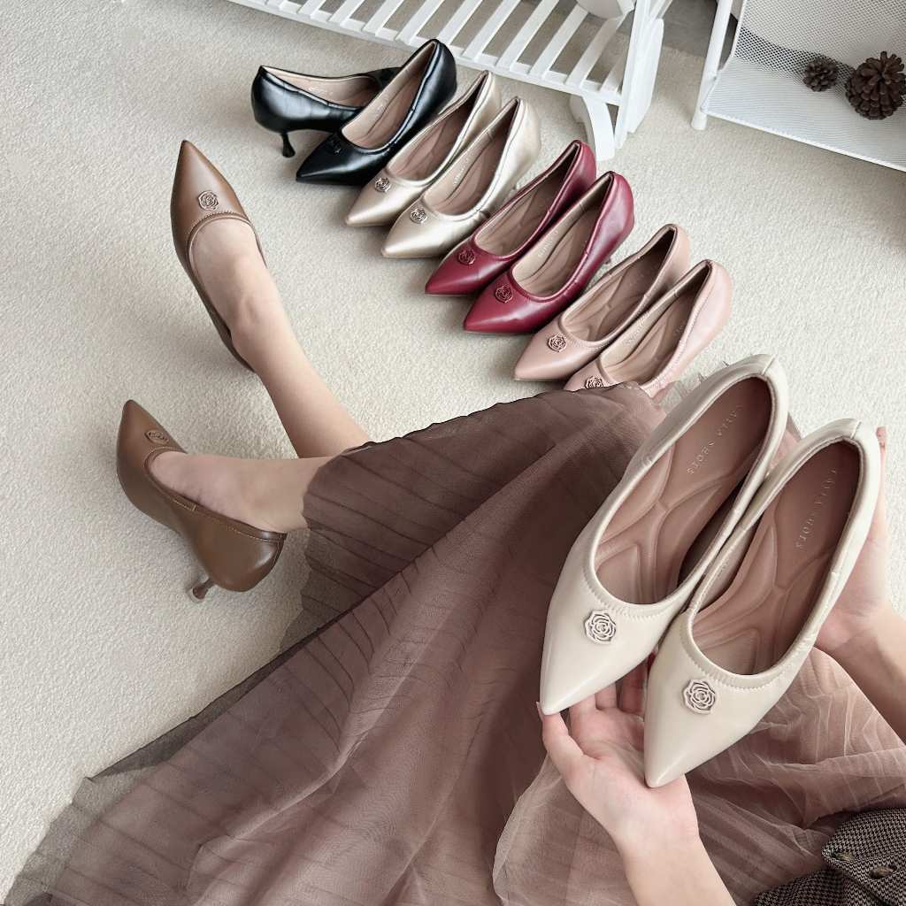 รองเท้าคัชชูผู้หญิง ปลายแหลมแต่งอะไหล่ ส้น High Heels สูง 2 นิ้ว  หนังPU CayLaShoes (CS680363)