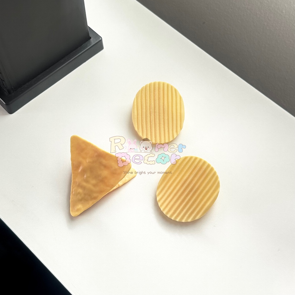 Roomer.Decor [พร้อมส่ง] ที่หนีบ เลย์หยัก เลย์สามเหลี่ยม ที่หนีบน่ารัก ตกแต่งห้อง